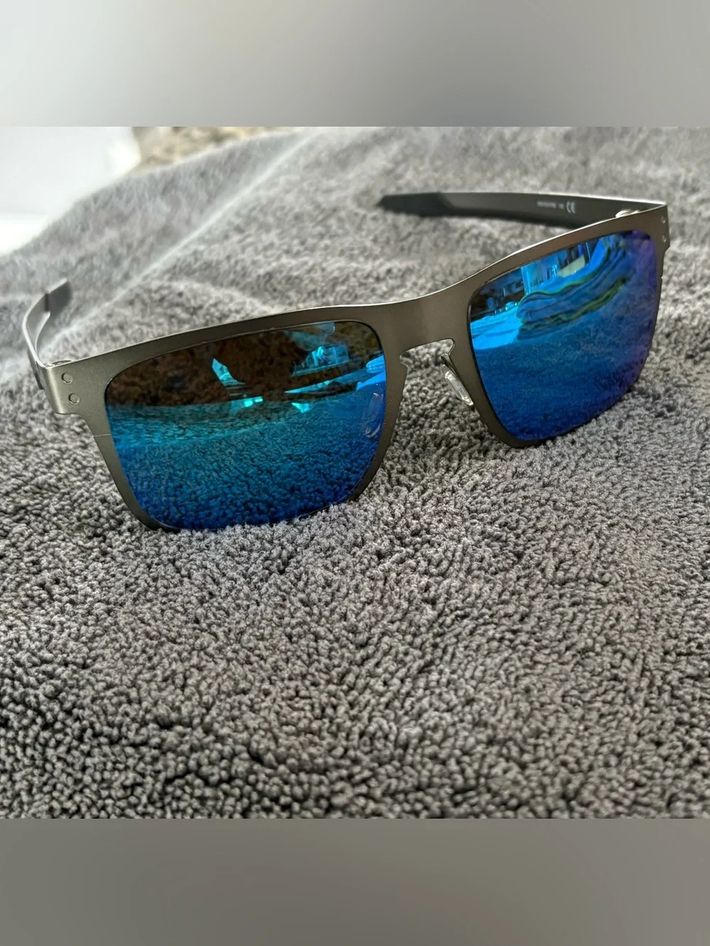 Men's Oakley Blue Mirrored Sunglasses